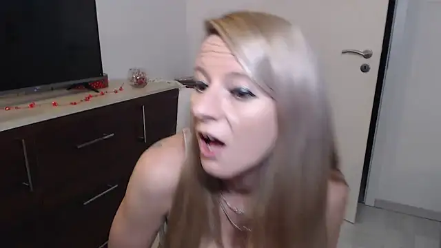 LaMadrina006 online show from December 19, 2024, 1:50 am