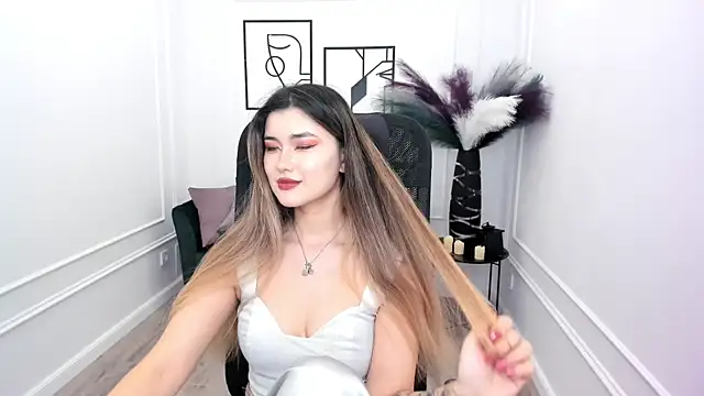 AnneTLi online show from November 8, 2025, 3:29 am