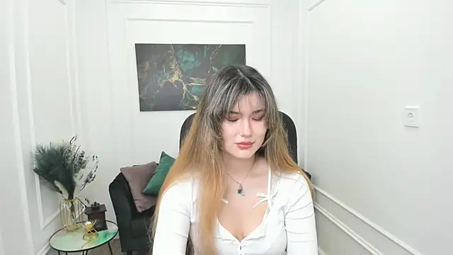 AnneTLi online show from April 21, 2026, 3:46 am