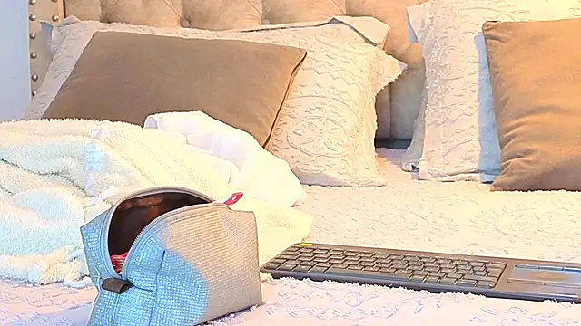 KeryHillson online show from November 15, 2025, 12:13 pm