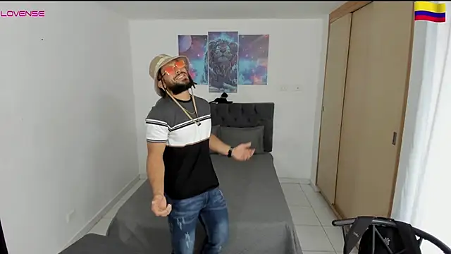 Louis marley   online show from December 30, 2024, 10:01 pm