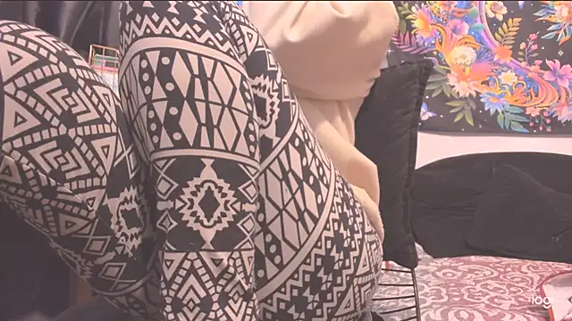 MYFAVOURITESTRAGER online show from October 18, 2025, 11:11 am