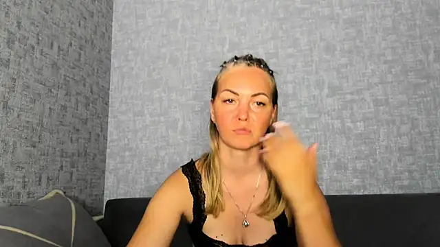 Snapshot of iam_Venus chatting on July 15, 2026, 2:33 pm iam Venus online show from July 15, 2026, 2:33 pm