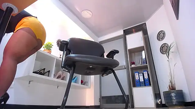 Natashaclaus04 online show from February 19, 2025, 11:17 am