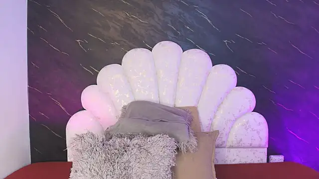  MiaBrown  online show from March 18, 2026, 12:08 pm