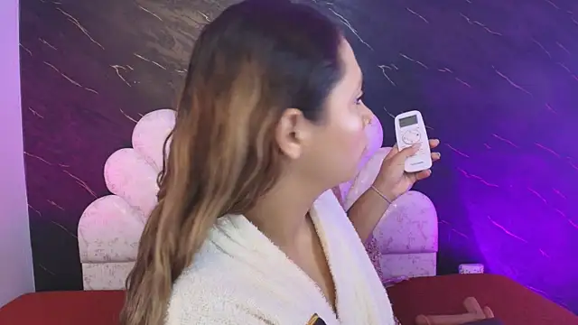  MiaBrown  online show from April 22, 2026, 12:07 pm