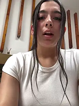 Nicollemays online show from February 12, 2025, 4:22 pm