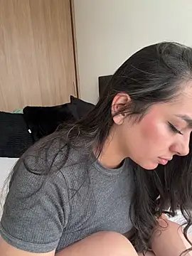 Nicollemays online show from March 5, 2026, 3:19 pm