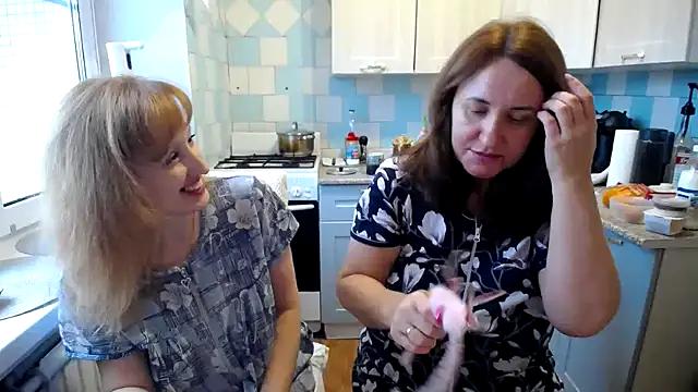 DonnaMagdalena online show from December 5, 2024, 8:00 am