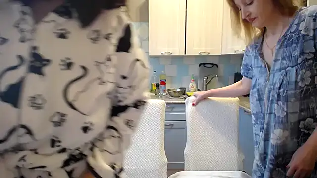 DonnaMagdalena online show from December 12, 2024, 7:52 am