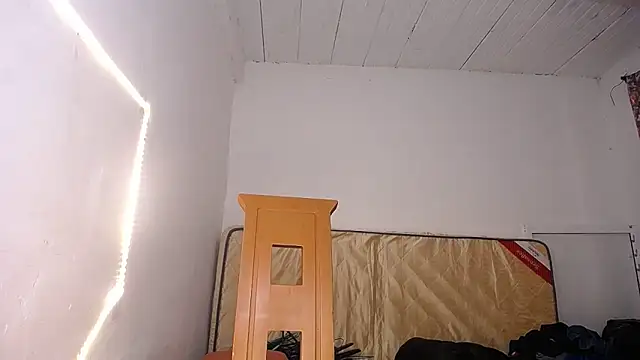 yselahot online show from October 20, 2025, 5:24 pm