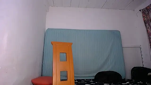 yselahot online show from November 4, 2025, 1:21 pm