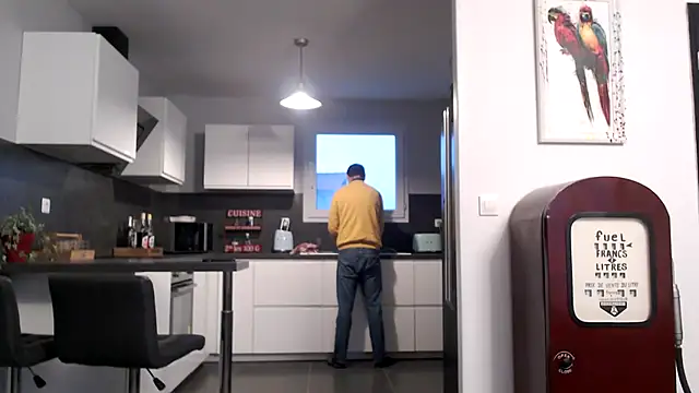 freddy0222222 online show from September 24, 2025, 5:55 am