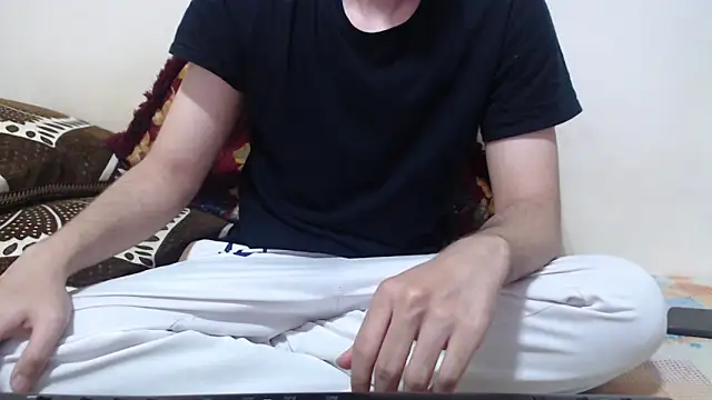 Alexdelarge323 online show from April 27, 2026, 2:37 pm