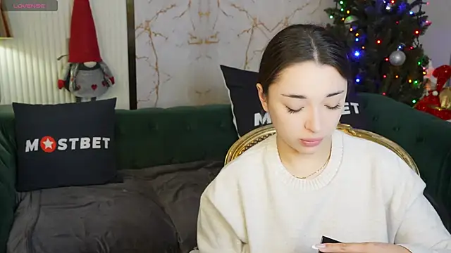 Jasmine Flow online show from December 18, 2024, 7:47 am