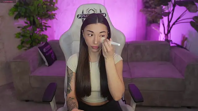 Jasmine Flow online show from April 12, 2026, 7:35 am