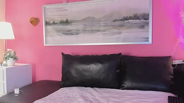 Tiffanysurez  online show from October 2, 2025, 9:11 pm