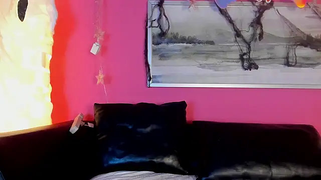 Tiffanysurez  online show from October 29, 2025, 8:43 pm