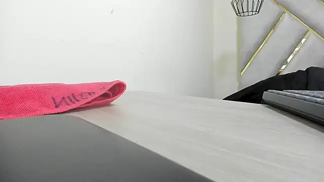 nalalye cruzz  online show from March 8, 2025, 3:17 am