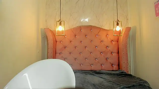 nalalye cruzz  online show from October 1, 2025, 3:01 am