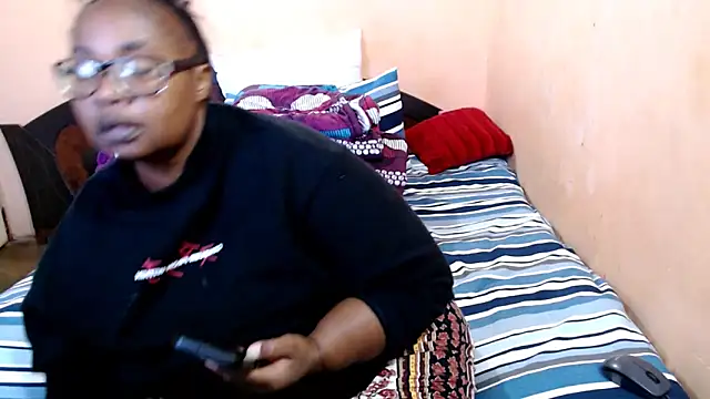 Snapshot of ZOQULUx chatting on April 28, 2026, 6:07 am ZOQULUx online show from April 28, 2026, 6:07 am