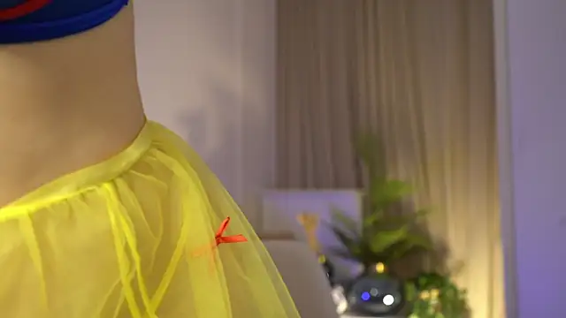 VixenMia online show from December 20, 2024, 3:47 am