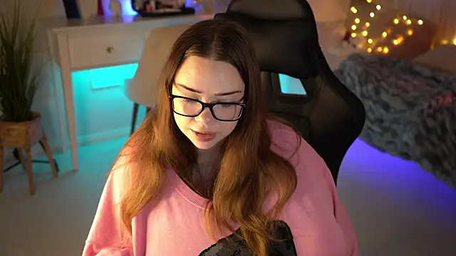 VixenMia online show from February 8, 2025, 3:19 am