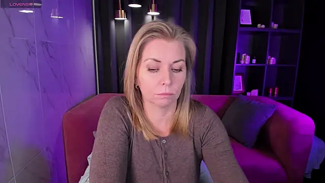 Annie Light online show from February 25, 2025, 8:58 am