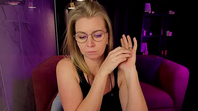 Annie Light online show from February 28, 2025, 8:53 am