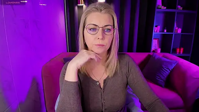 Annie Light online show from March 3, 2025, 5:42 am