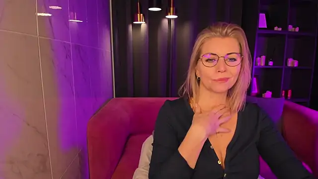 Annie Light online show from March 20, 2025, 9:04 am