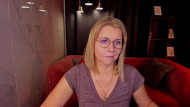 Annie Light online show from September 24, 2025, 6:06 am