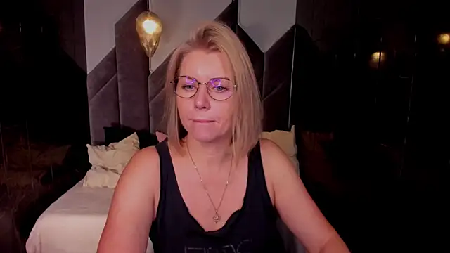 Annie Light online show from October 16, 2025, 5:52 am