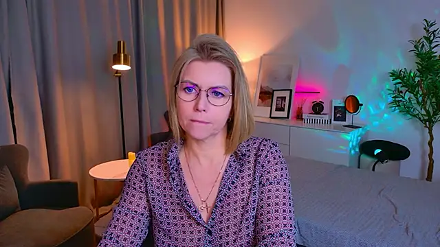 Annie Light online show from April 25, 2026, 8:39 am