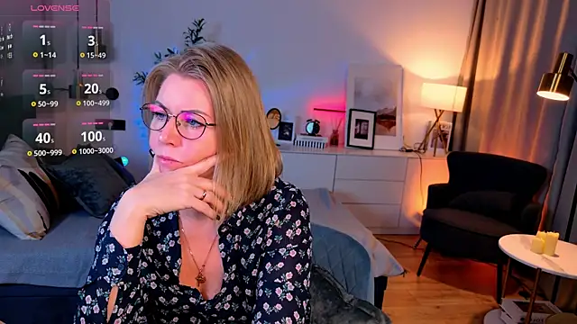 Snapshot of Annie_Light chatting on May 21, 2026, 6:53 am Annie Light online show from May 21, 2026, 6:53 am
