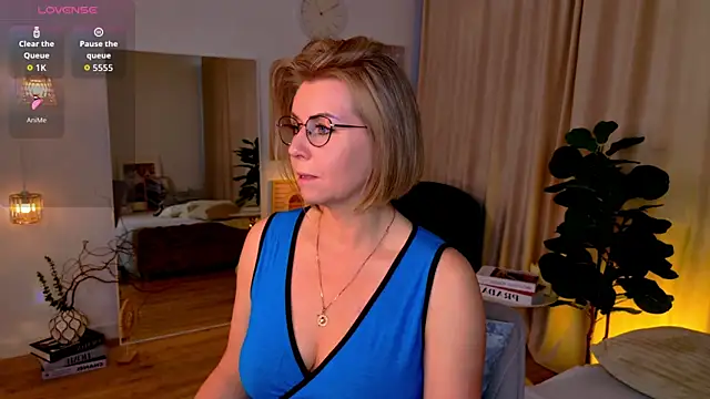 Snapshot of Annie_Light chatting on June 4, 2026, 6:41 am Annie Light online show from June 4, 2026, 6:41 am