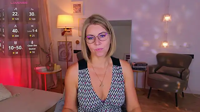 Snapshot of Annie_Light chatting on July 27, 2026, 6:31 am Annie Light online show from July 27, 2026, 6:31 am