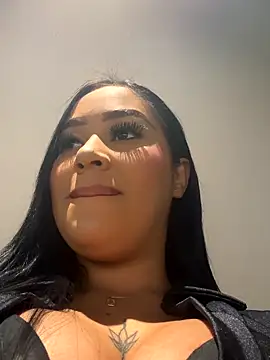 Luisa Fernandaa online show from November 23, 2025, 8:19 pm