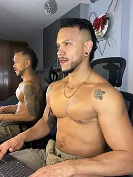 ARON TAYLER01 online show from December 18, 2024, 12:29 pm