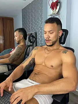 ARON TAYLER01 online show from December 19, 2024, 4:24 pm