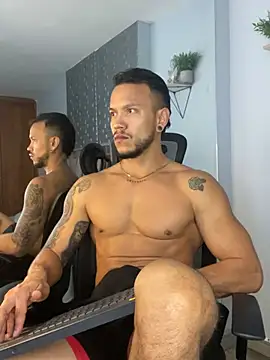 ARON TAYLER01 online show from January 7, 2025, 4:27 pm