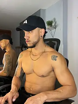 ARON TAYLER01 online show from January 18, 2025, 12:26 pm