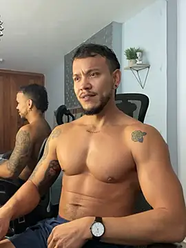 ARON TAYLER01 online show from February 7, 2025, 4:24 pm