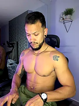 ARON TAYLER01 online show from December 2, 2025, 10:31 am