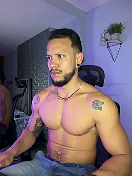 ARON TAYLER01 online show from December 4, 2025, 10:24 am