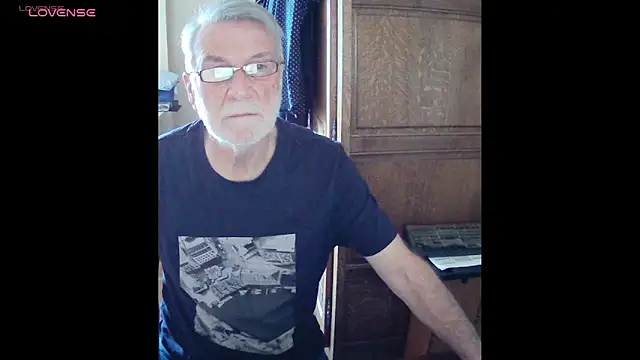 Snapshot of terrybare chatting on April 21, 2026, 9:26 am terrybare online show from April 21, 2026, 9:26 am