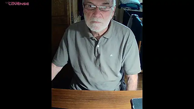 Snapshot of terrybare chatting on June 3, 2026, 4:12 pm terrybare online show from June 3, 2026, 4:12 pm