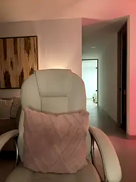 Snapshot of Im_Valentina chatting on November 28, 2025, 12:02 am Im Valentina online show from November 28, 2025, 12:02 am