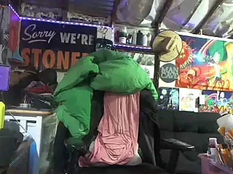 CloudDadddyyy420 online show from February 9, 2025, 2:40 pm