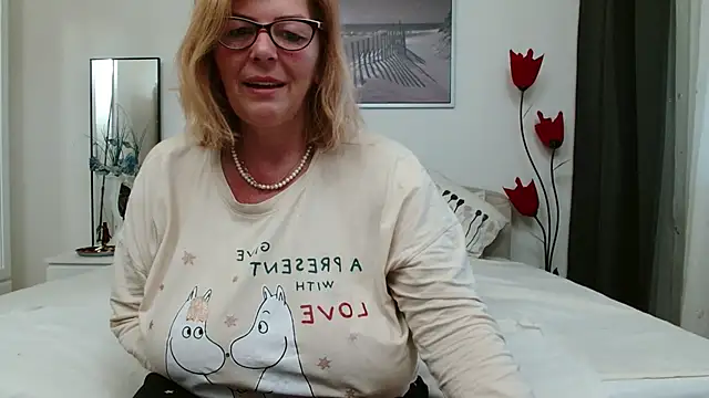 YulliaMilf online show from March 10, 2025, 5:33 am